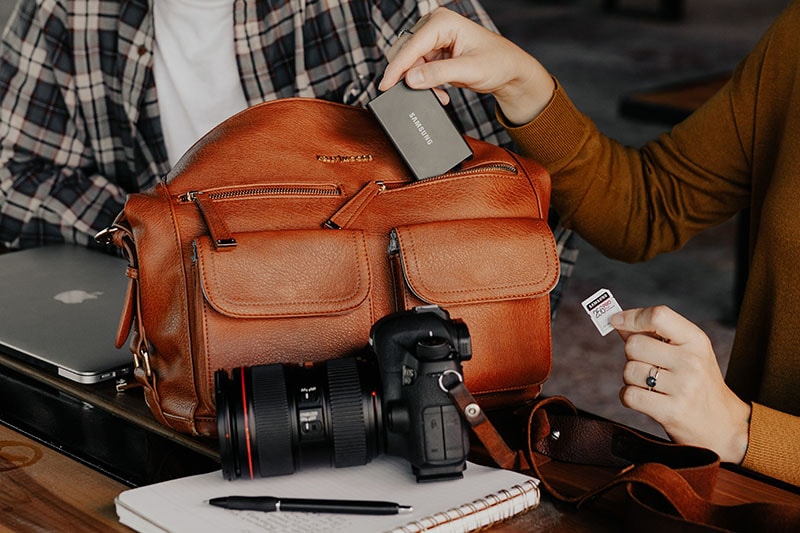 10 красивых стильных сумок для фотоаппаратов для женщин в 2023 году