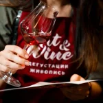 Арт-Дегустация: Раскройте Внутреннего Художника с Бокалом в Руке!